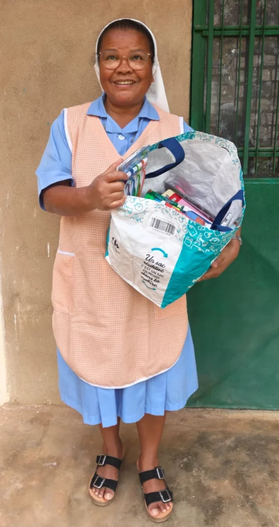 20260912_dons fournitures scolaires_Akany Fanovozantsoa